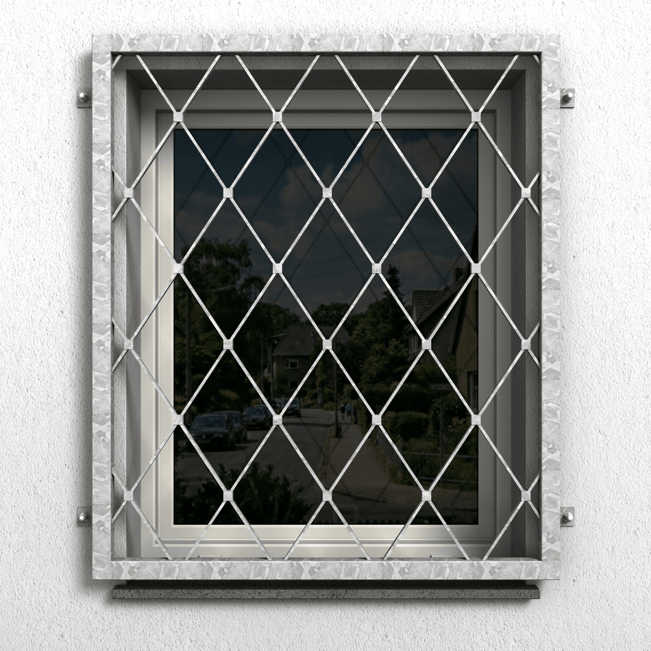 Fenstergitter aus feuerverzinktem Stahl mit gleichmäßigem Rautenmuster als Einbruchschutz am Fenster