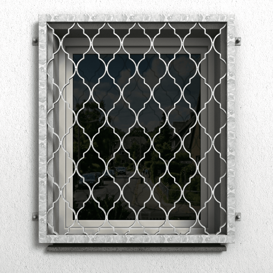 Fenstergitter aus feuerverzinktem Stahl mit orientalischem Ornamentmuster als Einbruchschutz am Fenster